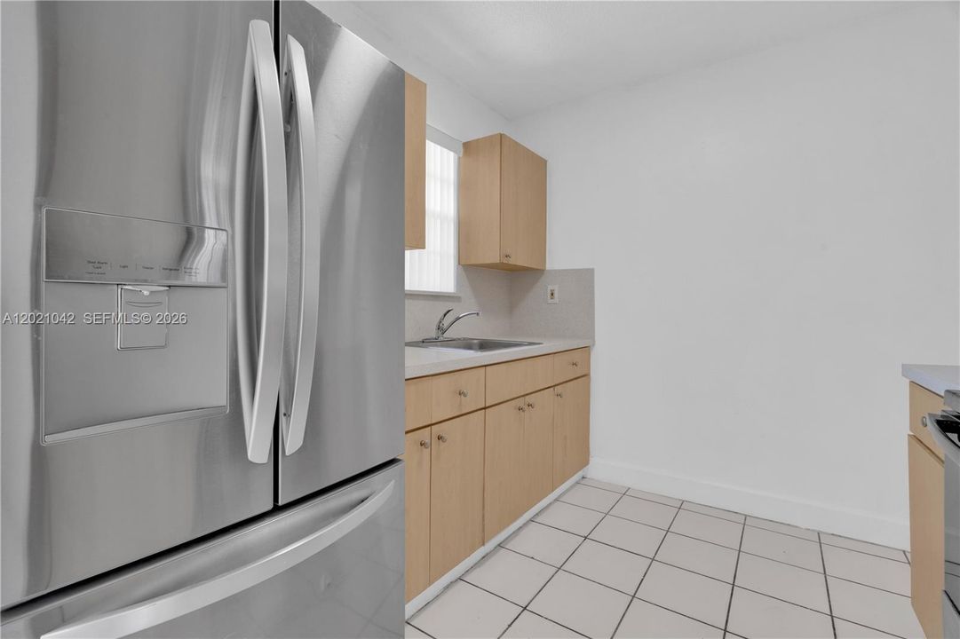 Recently Rented: $3,000 (3 beds, 2 baths, 1929 Square Feet)