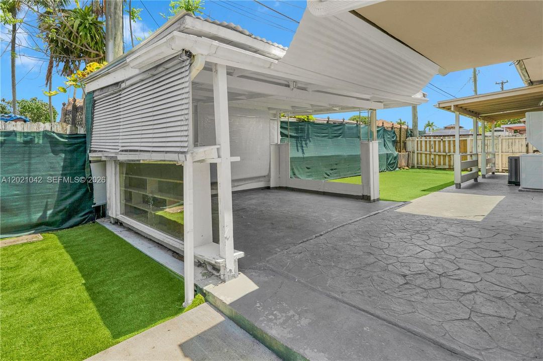 Recently Rented: $3,000 (3 beds, 2 baths, 1929 Square Feet)