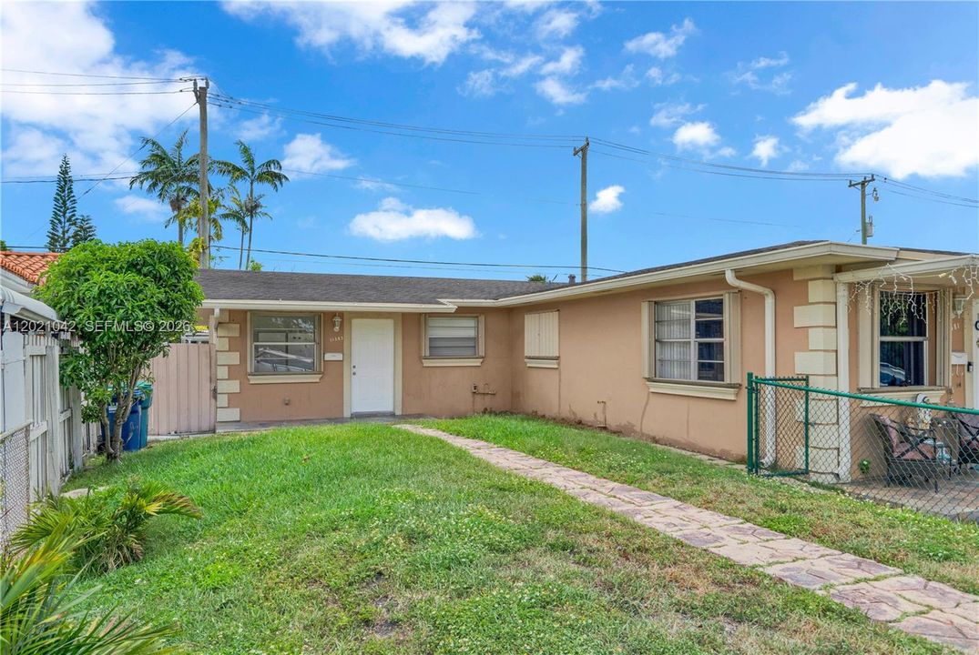 Recently Rented: $3,000 (3 beds, 2 baths, 1929 Square Feet)