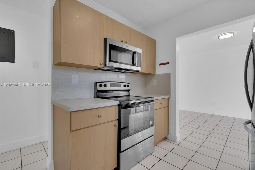 Recently Rented: $3,000 (3 beds, 2 baths, 1929 Square Feet)