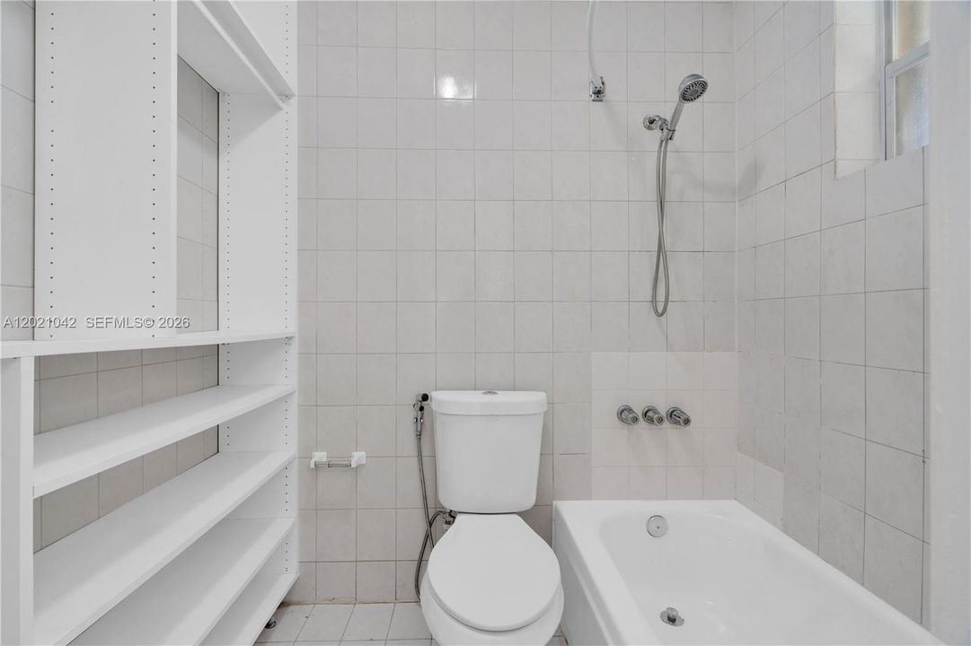 Recently Rented: $3,000 (3 beds, 2 baths, 1929 Square Feet)