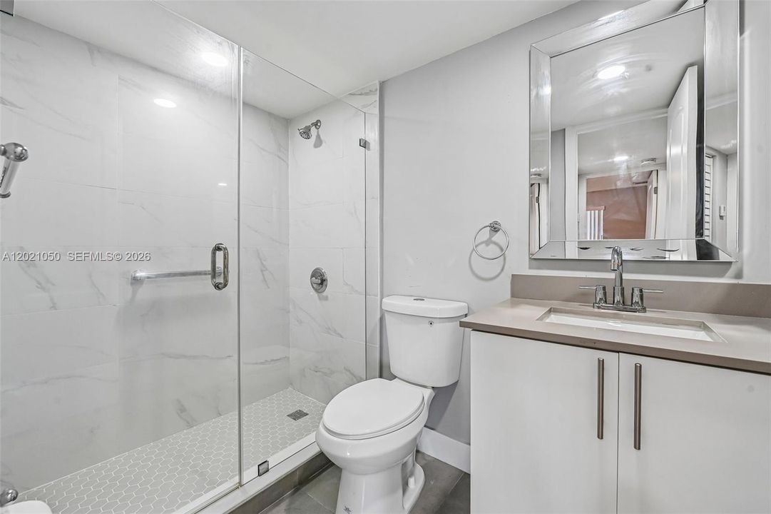 For Sale: $235,000 (2 beds, 1 baths, 661 Square Feet)