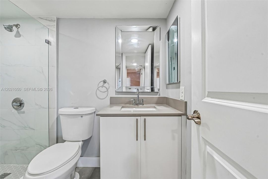For Sale: $235,000 (2 beds, 1 baths, 661 Square Feet)