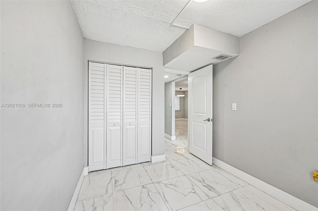 For Sale: $235,000 (2 beds, 1 baths, 661 Square Feet)