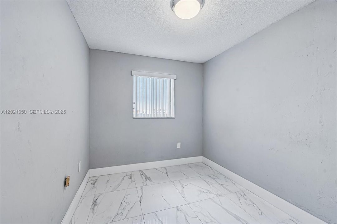 For Sale: $235,000 (2 beds, 1 baths, 661 Square Feet)