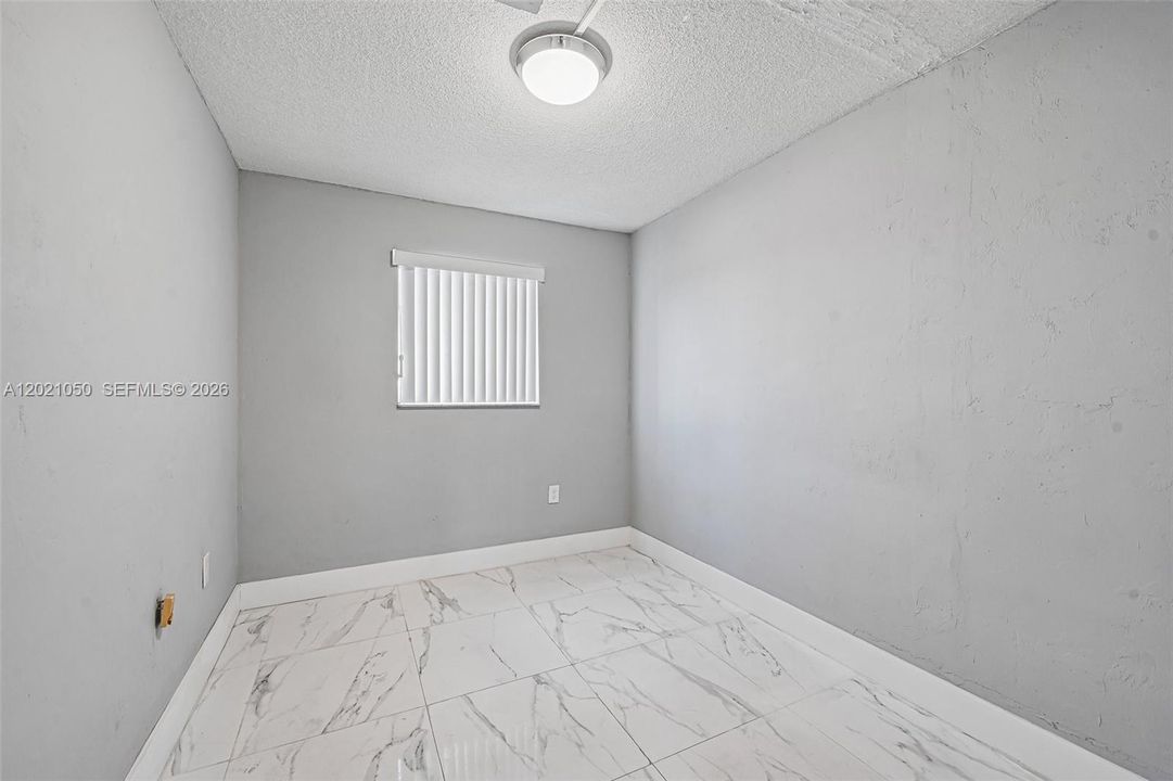 For Sale: $235,000 (2 beds, 1 baths, 661 Square Feet)