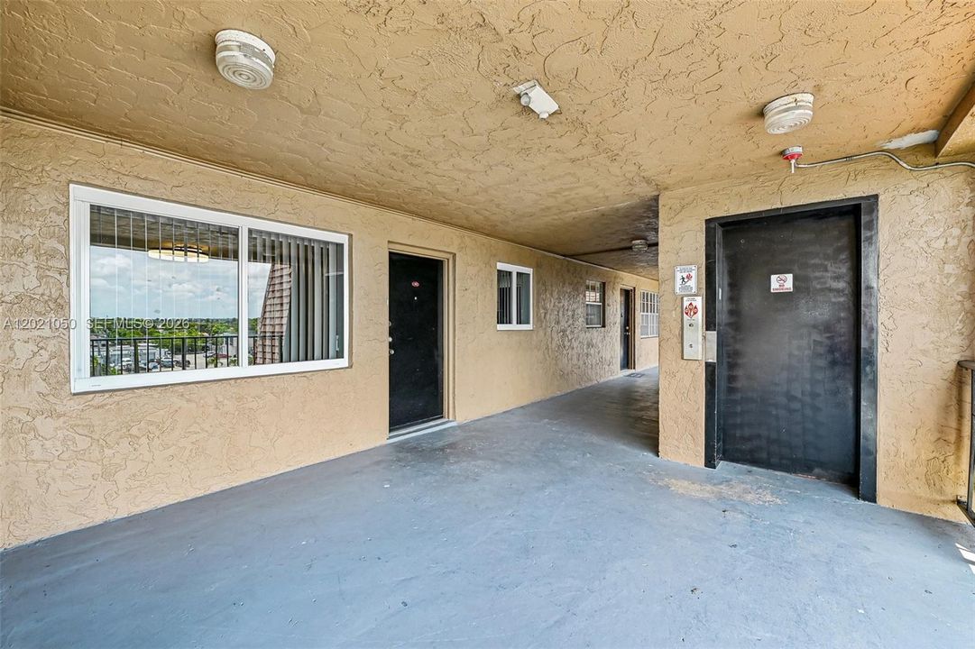 For Sale: $235,000 (2 beds, 1 baths, 661 Square Feet)