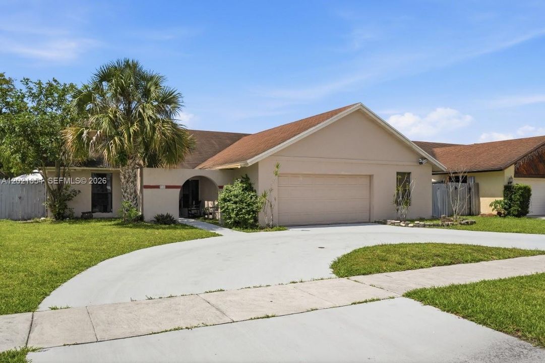 For Sale: $569,000 (3 beds, 2 baths, 1855 Square Feet)