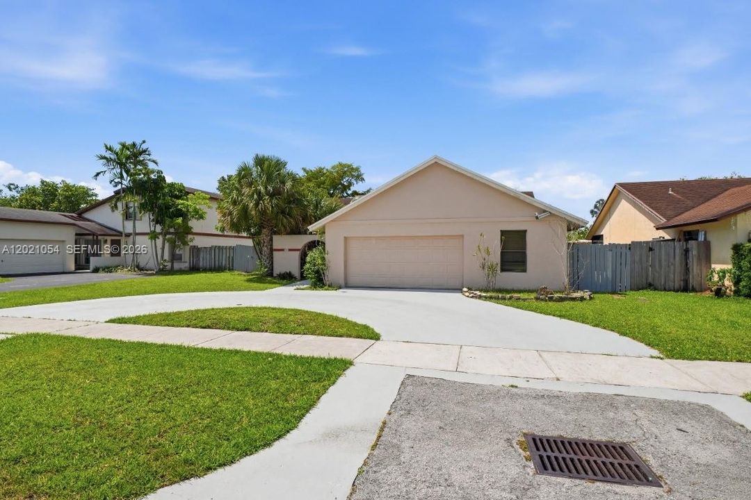 For Sale: $569,000 (3 beds, 2 baths, 1855 Square Feet)