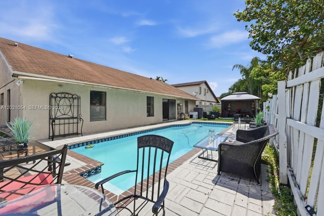 For Sale: $569,000 (3 beds, 2 baths, 1855 Square Feet)