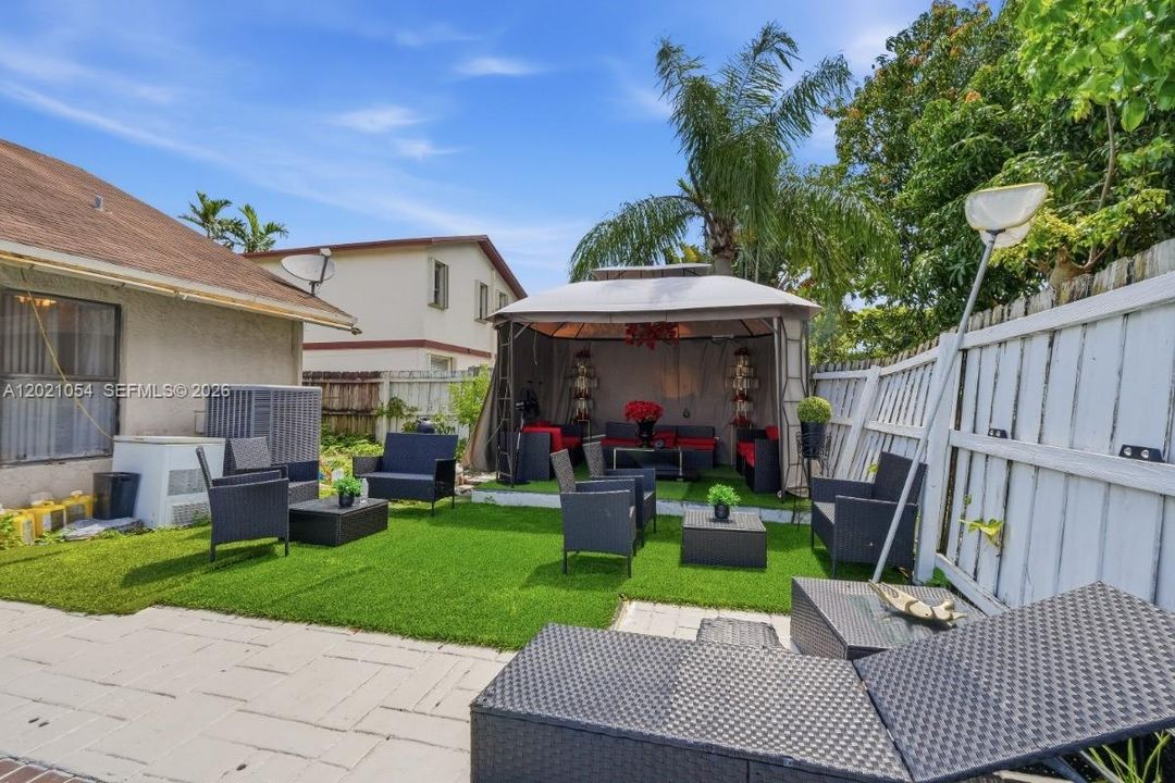 For Sale: $569,000 (3 beds, 2 baths, 1855 Square Feet)