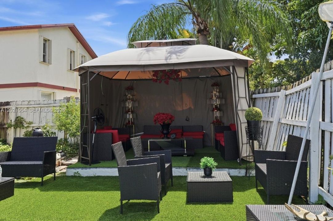 For Sale: $569,000 (3 beds, 2 baths, 1855 Square Feet)