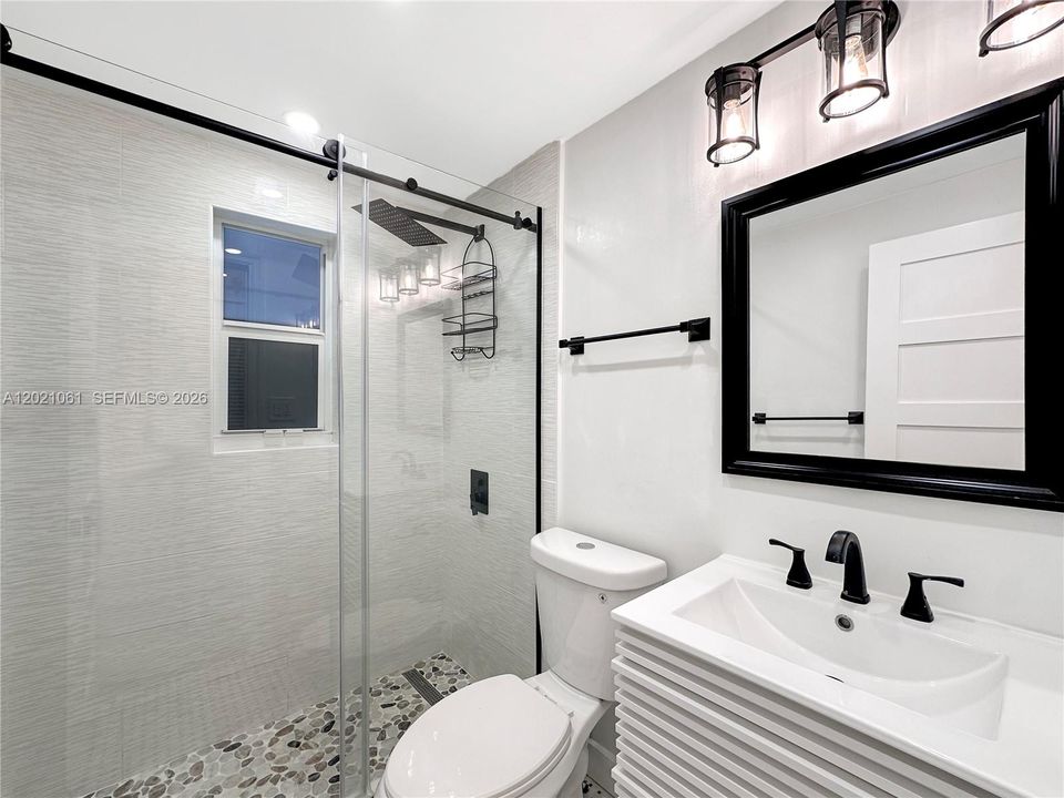 Active With Contract: $1,900 (1 beds, 1 baths, 730 Square Feet)