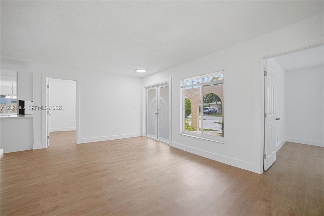 En Venta: $519,900 (4 camas, 2 baños, 1719 Pies cuadrados)