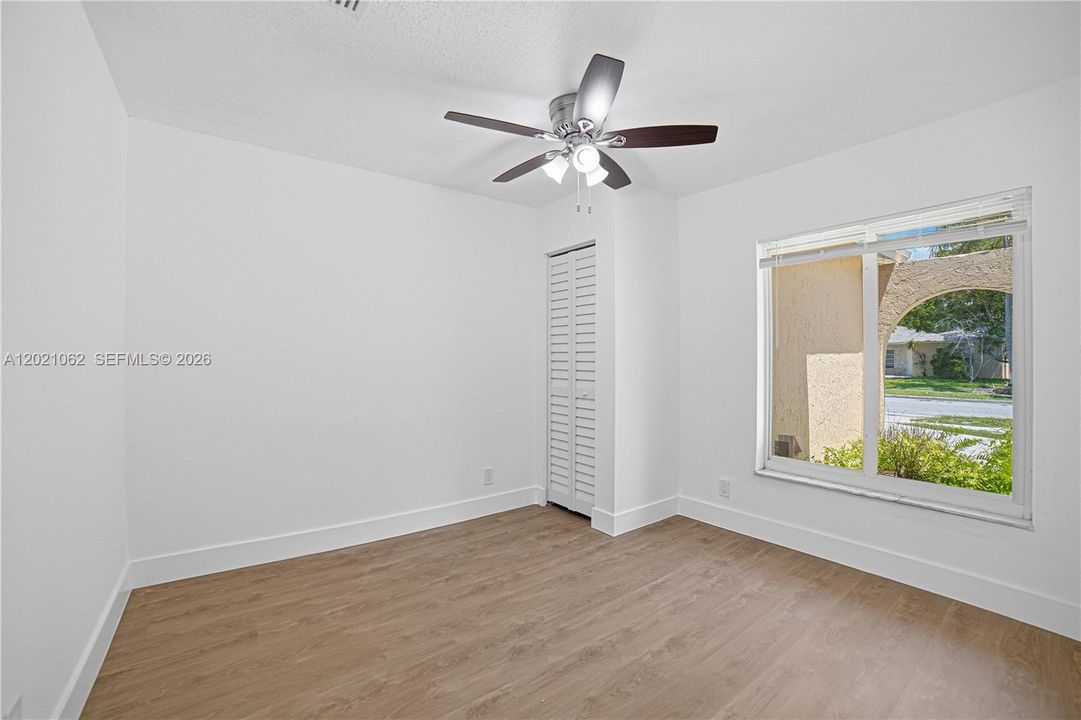 En Venta: $519,900 (4 camas, 2 baños, 1719 Pies cuadrados)