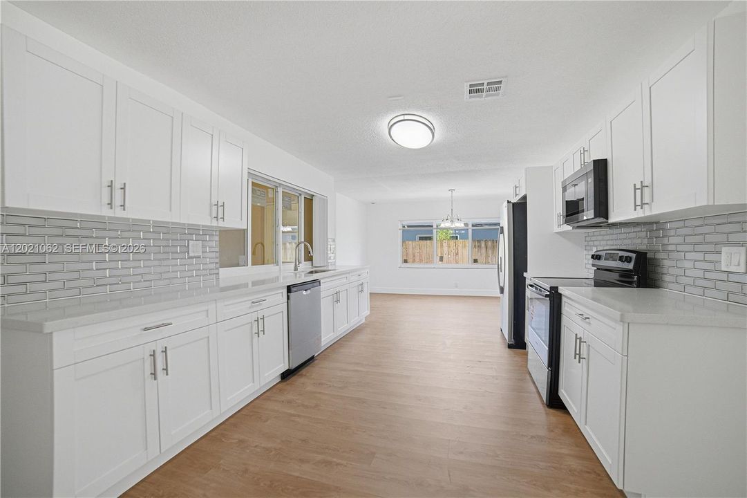 En Venta: $519,900 (4 camas, 2 baños, 1719 Pies cuadrados)