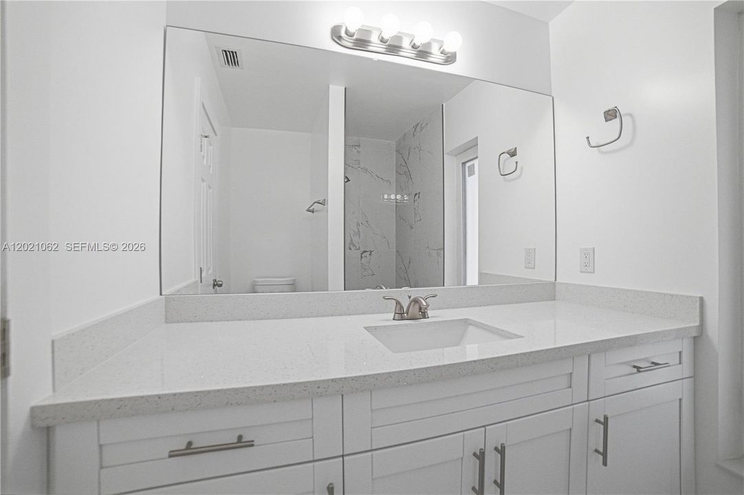 En Venta: $519,900 (4 camas, 2 baños, 1719 Pies cuadrados)