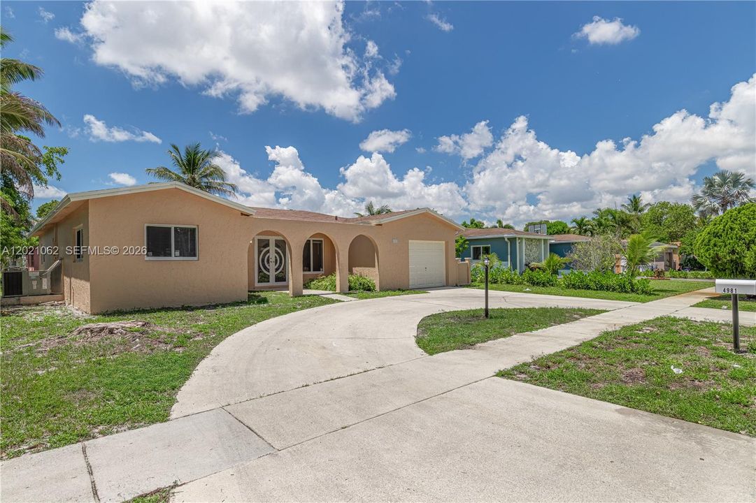 En Venta: $519,900 (4 camas, 2 baños, 1719 Pies cuadrados)