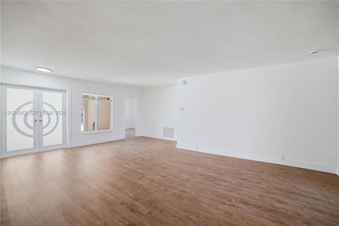 En Venta: $519,900 (4 camas, 2 baños, 1719 Pies cuadrados)