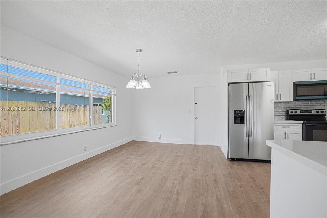 En Venta: $519,900 (4 camas, 2 baños, 1719 Pies cuadrados)