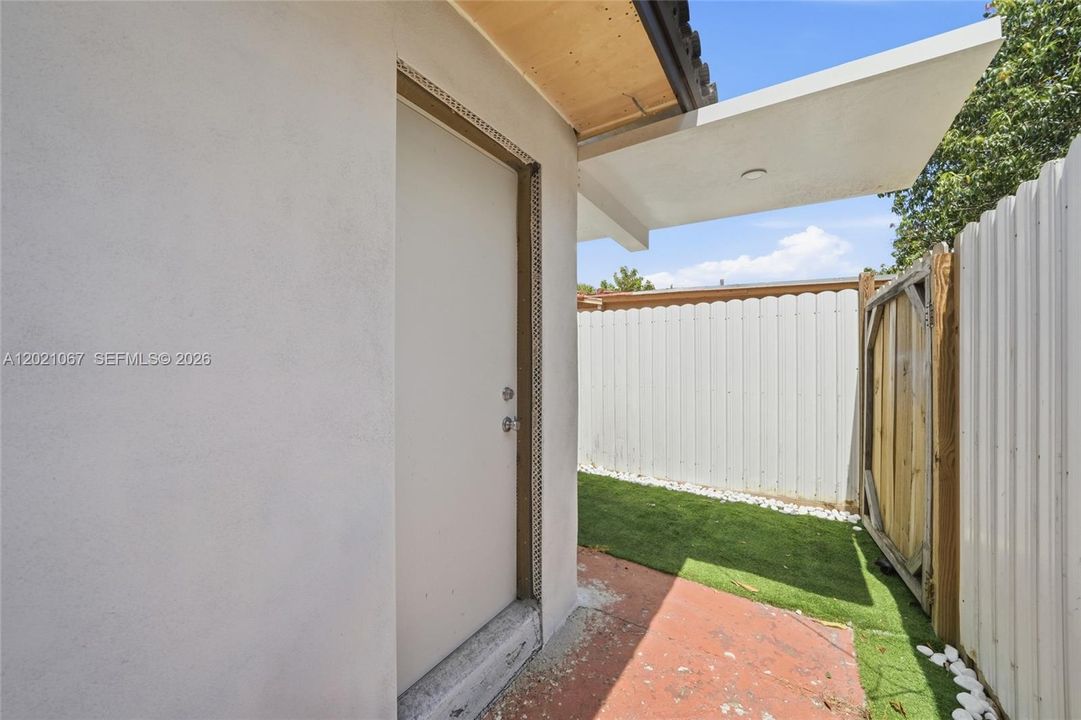Active With Contract: $580,000 (3 beds, 1 baths, 1315 Square Feet)