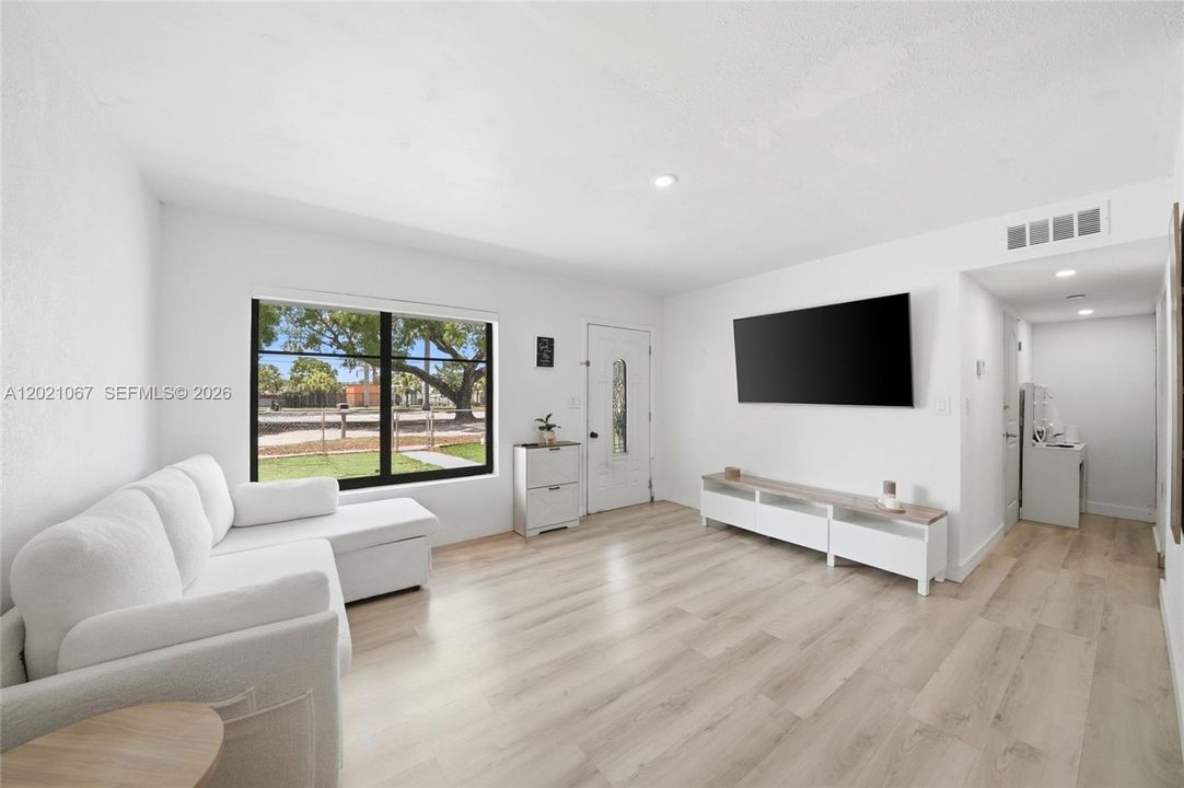 Active With Contract: $580,000 (3 beds, 1 baths, 1315 Square Feet)