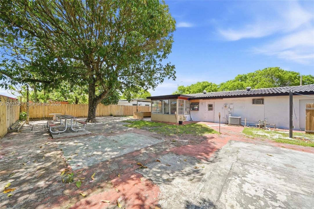Active With Contract: $580,000 (3 beds, 1 baths, 1315 Square Feet)
