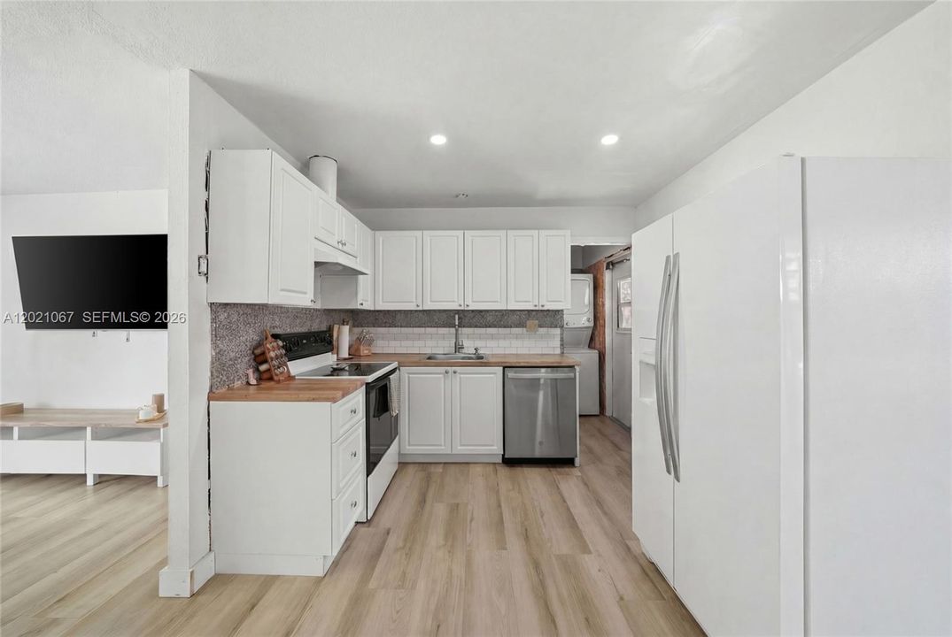 Active With Contract: $580,000 (3 beds, 1 baths, 1315 Square Feet)