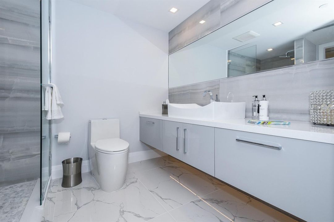 Bathroom2
