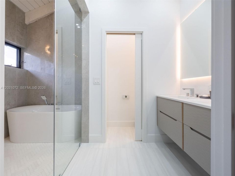 For Sale: $1,999,999 (4 beds, 4 baths, 2203 Square Feet)