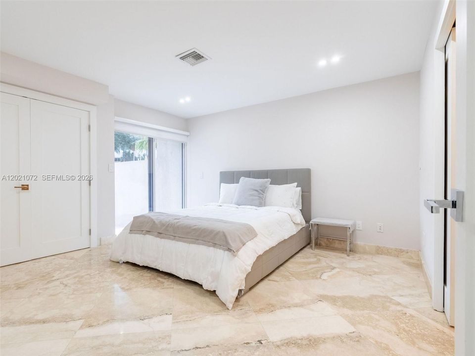 For Sale: $1,999,999 (4 beds, 4 baths, 2203 Square Feet)