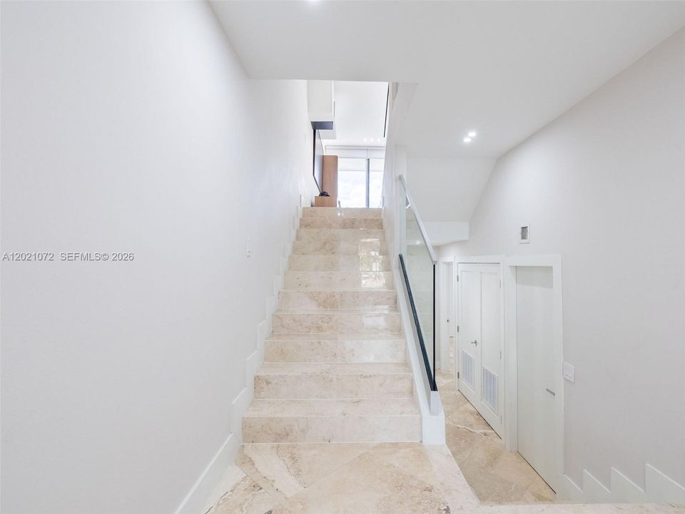 For Sale: $1,999,999 (4 beds, 4 baths, 2203 Square Feet)
