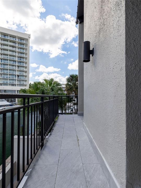 For Sale: $1,999,999 (4 beds, 4 baths, 2203 Square Feet)