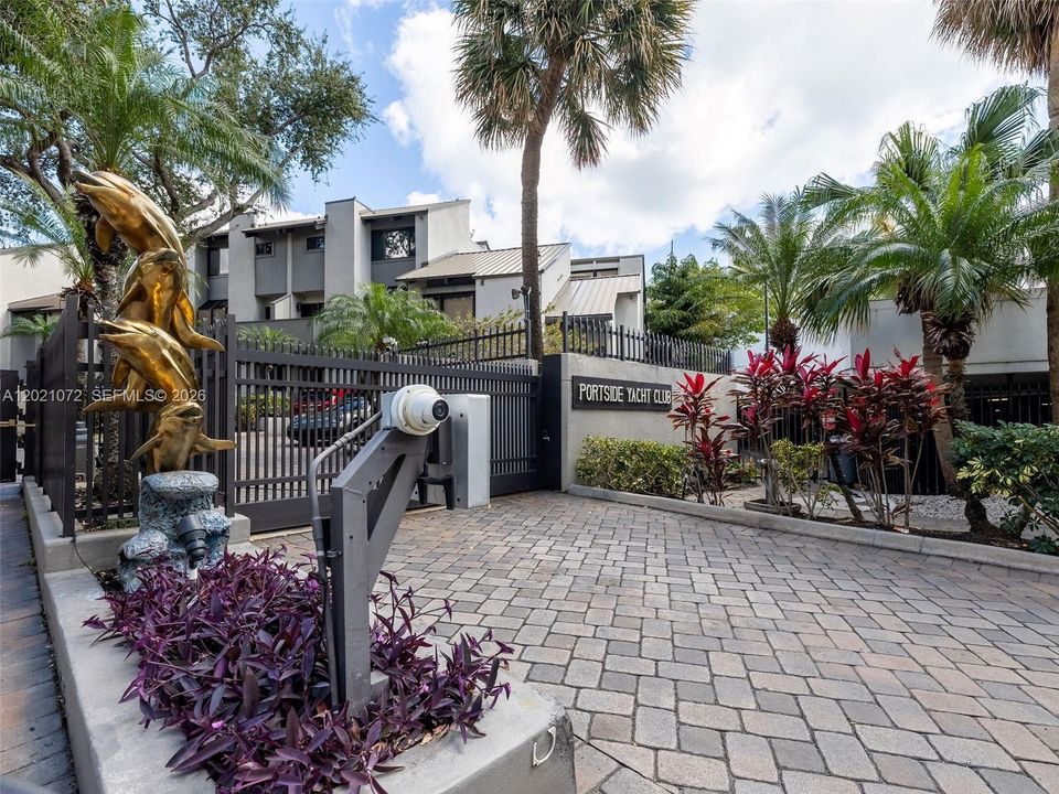 For Sale: $1,999,999 (4 beds, 4 baths, 2203 Square Feet)