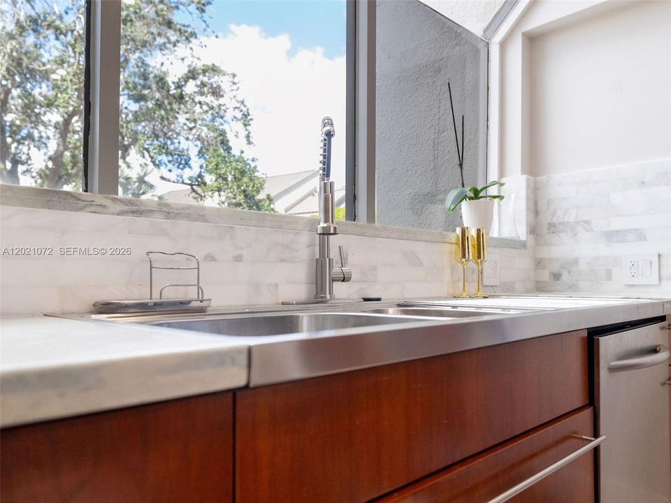 For Sale: $1,999,999 (4 beds, 4 baths, 2203 Square Feet)