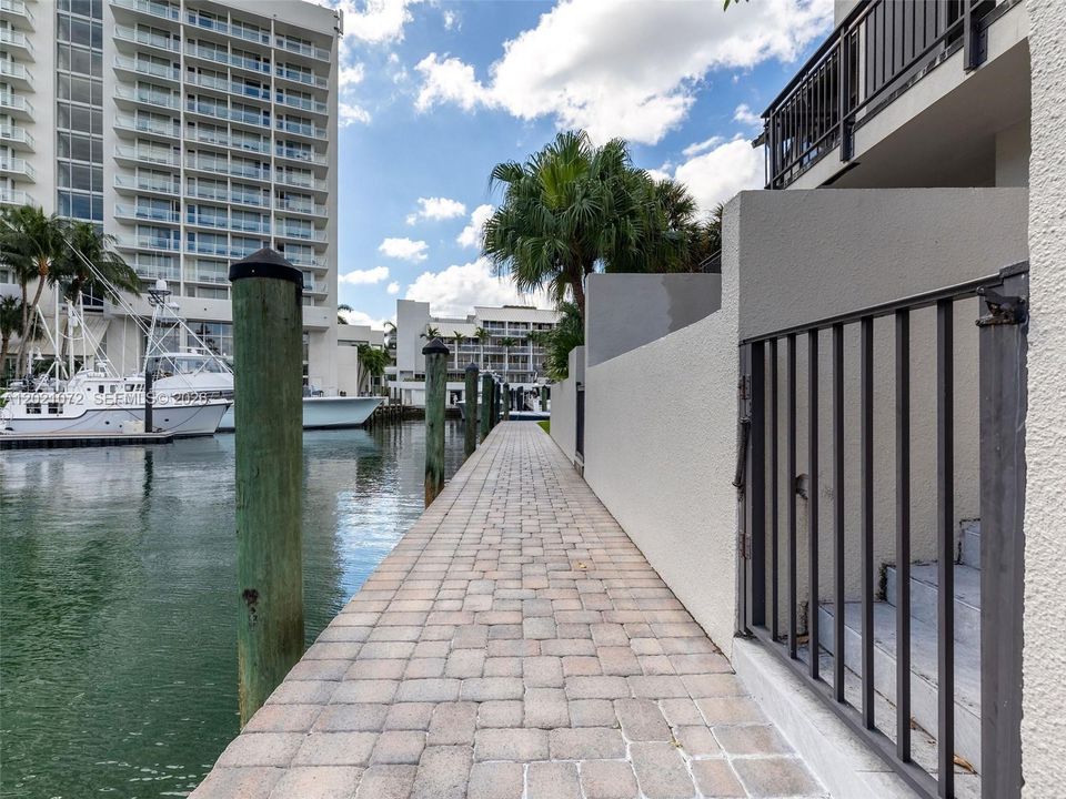 For Sale: $1,999,999 (4 beds, 4 baths, 2203 Square Feet)