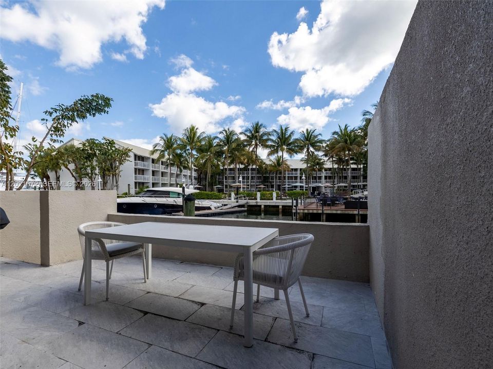 For Sale: $1,999,999 (4 beds, 4 baths, 2203 Square Feet)