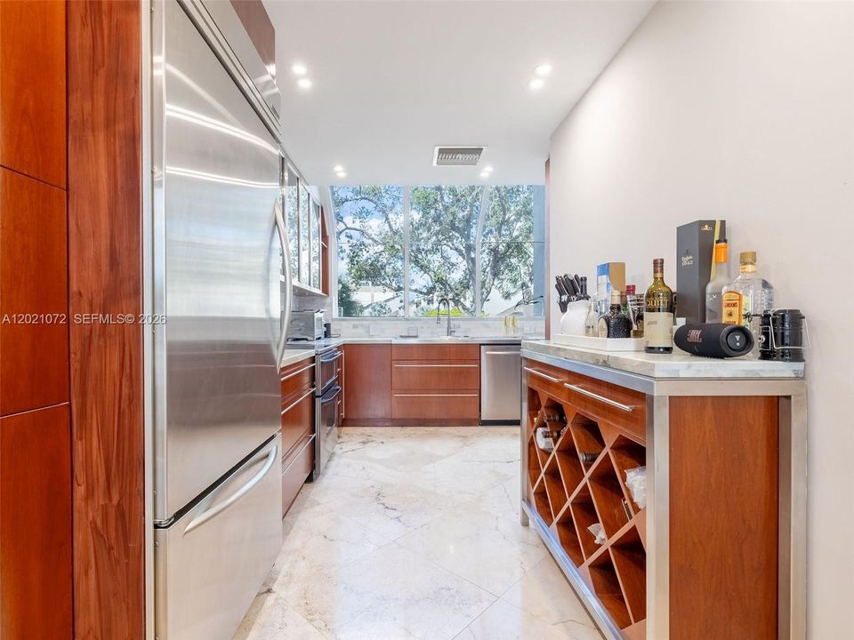 For Sale: $1,999,999 (4 beds, 4 baths, 2203 Square Feet)