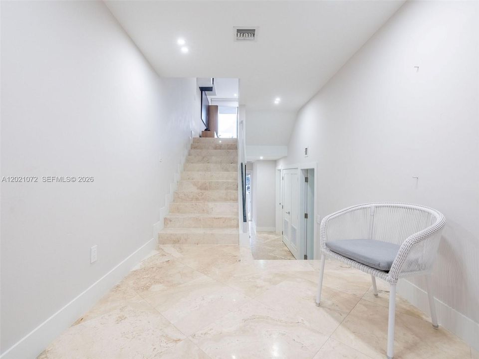For Sale: $1,999,999 (4 beds, 4 baths, 2203 Square Feet)