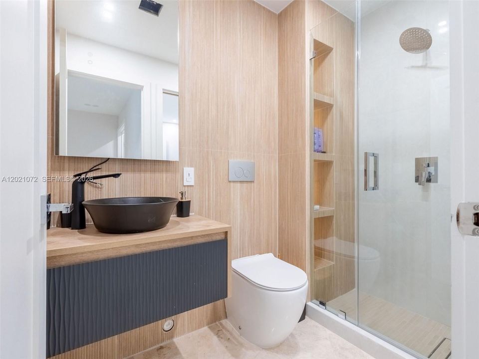 For Sale: $1,999,999 (4 beds, 4 baths, 2203 Square Feet)