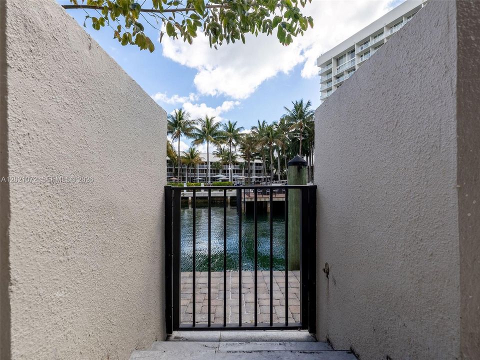 For Sale: $1,999,999 (4 beds, 4 baths, 2203 Square Feet)