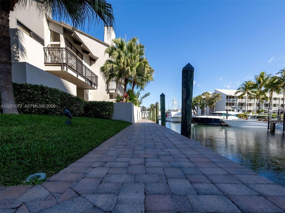 For Sale: $1,999,999 (4 beds, 4 baths, 2203 Square Feet)