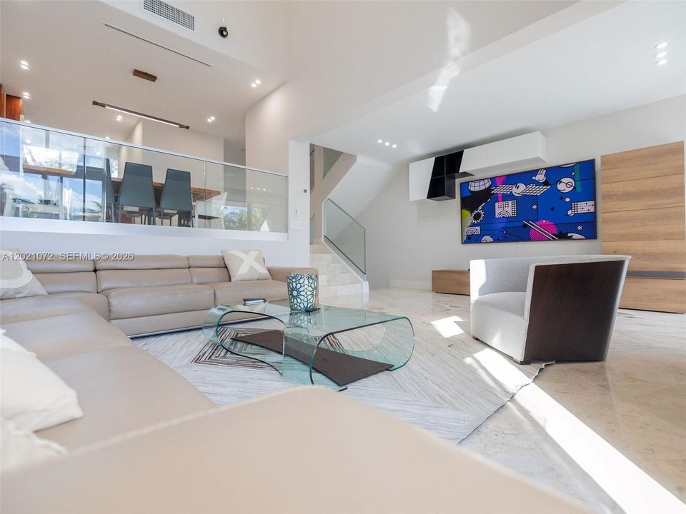 For Sale: $1,999,999 (4 beds, 4 baths, 2203 Square Feet)