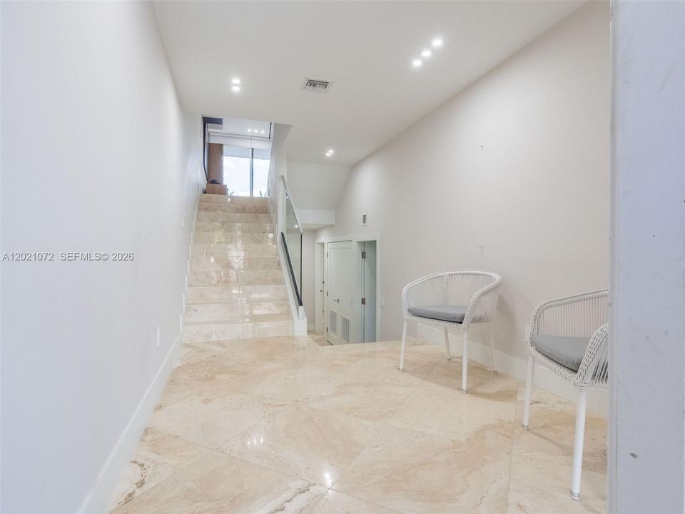For Sale: $1,999,999 (4 beds, 4 baths, 2203 Square Feet)