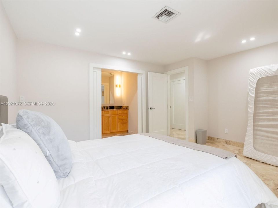 For Sale: $1,999,999 (4 beds, 4 baths, 2203 Square Feet)