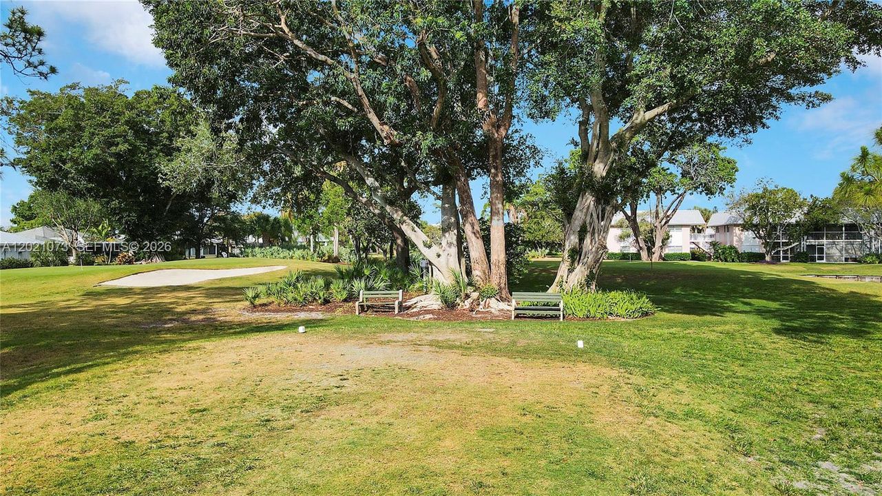 For Sale: $159,000 (2 beds, 2 baths, 895 Square Feet)