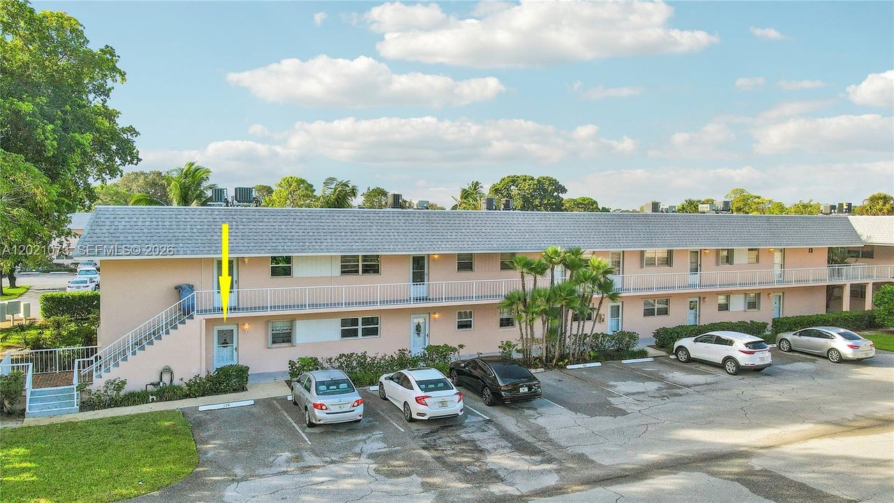 For Sale: $159,000 (2 beds, 2 baths, 895 Square Feet)
