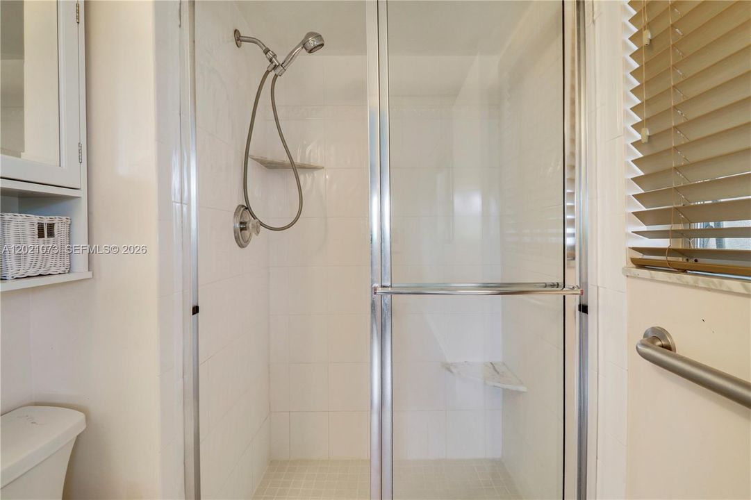 For Sale: $159,000 (2 beds, 2 baths, 895 Square Feet)