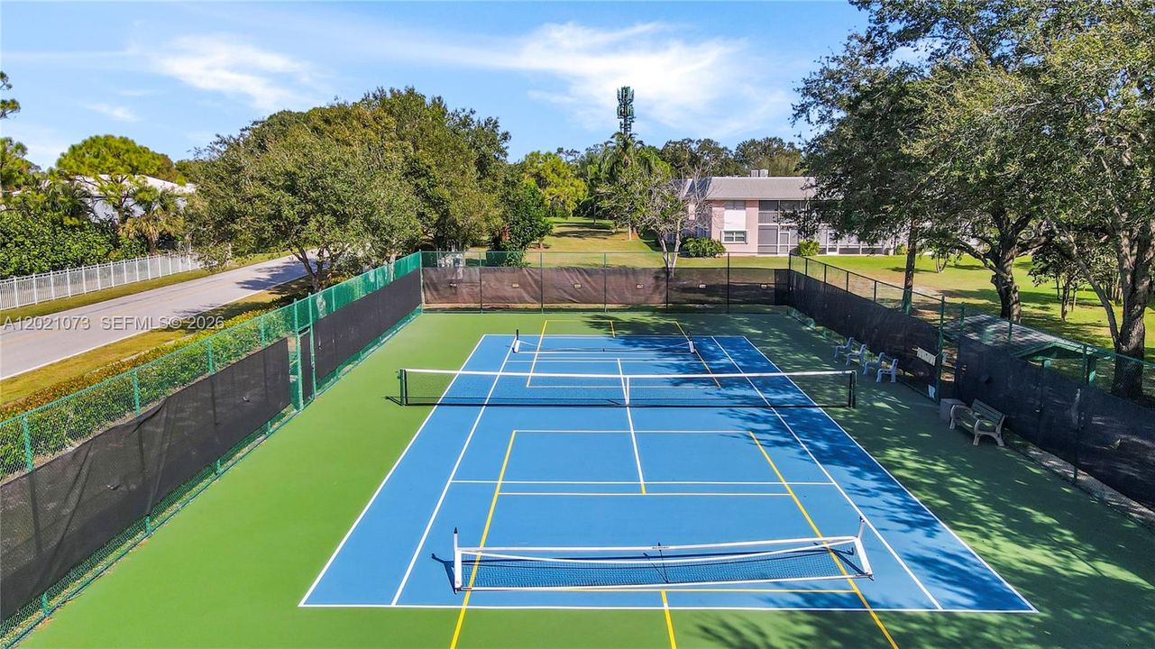 TENNIS/PICKLE BALL