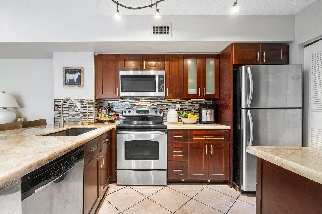 004-2620SouthUniversityDrive-309-Davie-F
